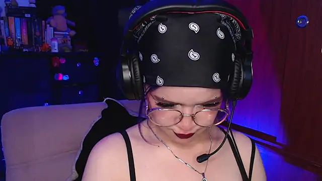 Snapshot of Raventh_ chatting on October 2025 12:43:02 AM Raventh online show from October 2025 12:43:02 AM