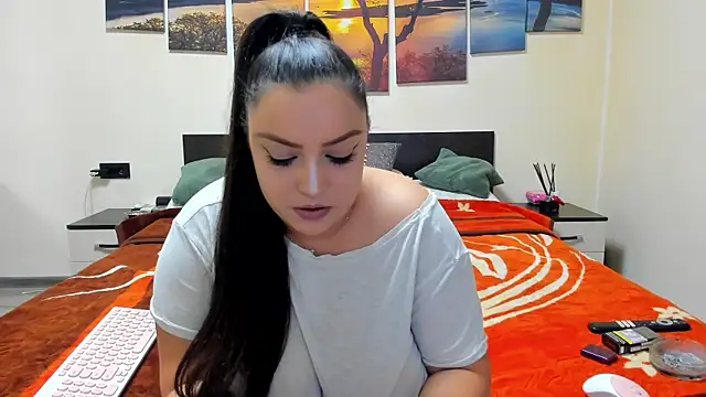 adelline online show from December 2024 10:13:01 PM