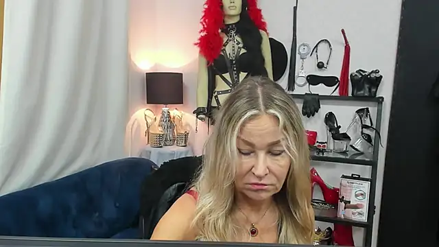 crystaLUX online show from October 2025 04:24:01 AM