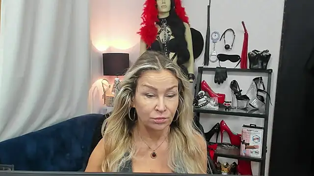 crystaLUX online show from October 2025 04:12:01 AM