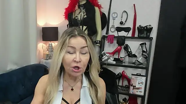 crystaLUX online show from March 2026 05:21:02 AM