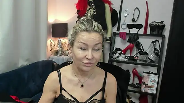 crystaLUX online show from April 2026 04:19:01 AM