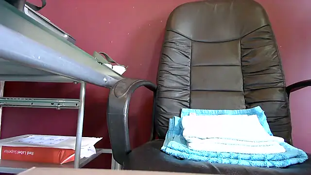 Snapshot of riverside197575 chatting on April 2026 12:06:01 PM riverside197575 online show from April 2026 12:06:01 PM