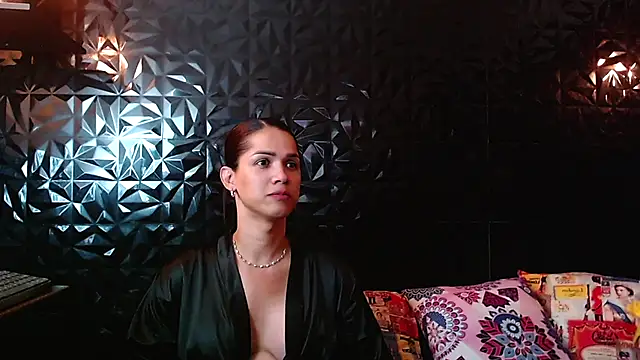 Snapshot of PINK__LOLA1 chatting on October 2025 12:33:02 AM PINK LOLA1 online show from October 2025 12:33:02 AM