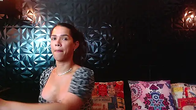 Snapshot of PINK__LOLA1 chatting on October 2025 09:09:02 PM PINK LOLA1 online show from October 2025 09:09:02 PM