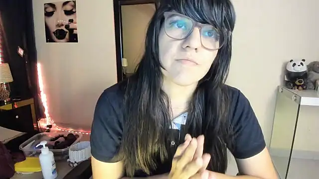 Snapshot of donnasoto chatting on December 2024 12:08:02 PM donnasoto online show from December 2024 12:08:02 PM