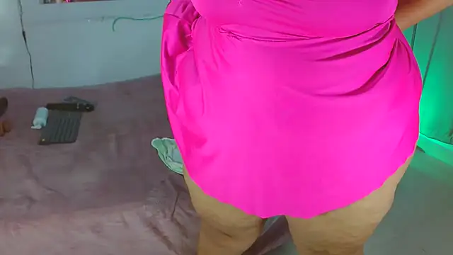 Snapshot of Selenna01 chatting on February 2025 05:37:01 PM Selenna01 online show from February 2025 05:37:01 PM