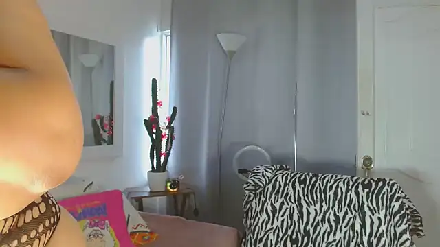 Snapshot of Selenna01 chatting on February 2025 01:39:01 PM Selenna01 online show from February 2025 01:39:01 PM