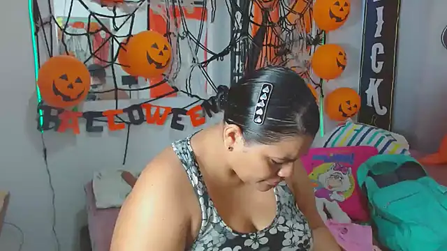 Snapshot of Selenna01 chatting on October 2025 01:04:02 PM Selenna01 online show from October 2025 01:04:02 PM