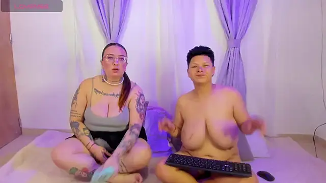 MiaYMolly online show from April 2026 02:33:01 AM