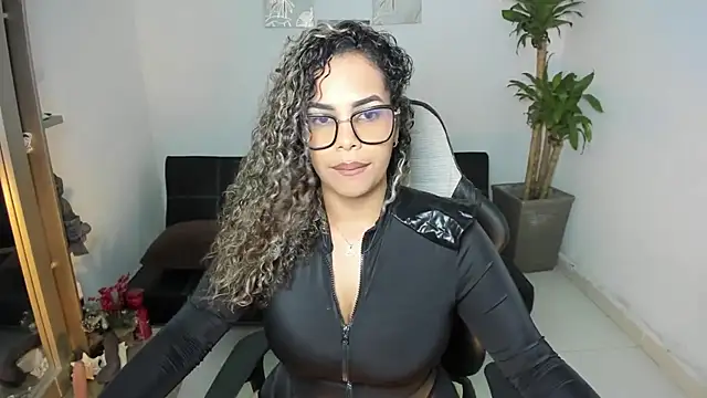 Snapshot of alyssannVhm chatting on October 2025 02:30:02 AM alyssannVhm online show from October 2025 02:30:02 AM