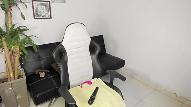 alyssannVhm online show from March 2026 04:30:02 AM