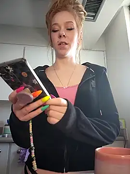 LucidLucy online show from February 2025 04:52:01 PM