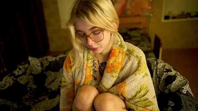 Allison Cuty online show from January 2025 10:51:02 PM