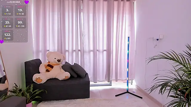 roxie gates  online show from December 2024 04:14:01 PM