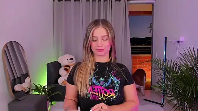 roxie gates  online show from December 2024 11:08:02 PM