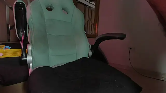 Snapshot of mister_miike chatting on January 2025 09:16:02 AM mister miike online show from January 2025 09:16:02 AM