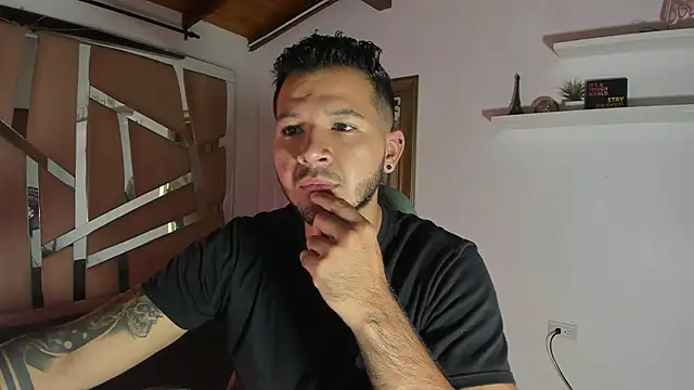Snapshot of mister_miike chatting on February 2025 03:10:02 AM mister miike online show from February 2025 03:10:02 AM