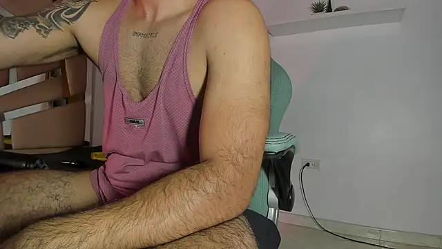 Snapshot of mister_miike chatting on March 2025 03:01:02 AM mister miike online show from March 2025 03:01:02 AM