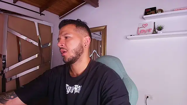 Snapshot of mister_miike chatting on September 2025 03:08:01 AM mister miike online show from September 2025 03:08:01 AM