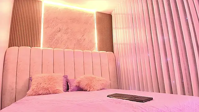 emyli sw  online show from December 2025 03:04:01 AM