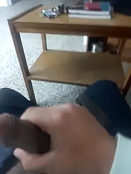 Carloskimyy online show from April 2026 04:33:02 AM