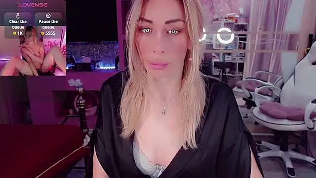 AnnieGOld  online show from October 2025 11:14:02 PM