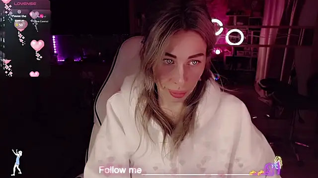 AnnieGOld  online show from February 2026 11:39:01 PM