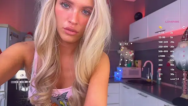 Snapshot of mikkixmeow chatting on December 2024 10:34:01 AM mikkixmeow online show from December 2024 10:34:01 AM