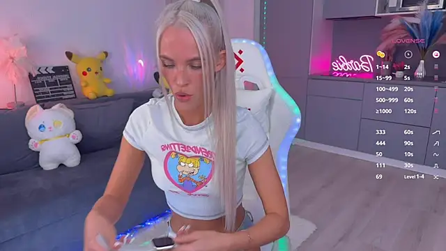 Snapshot of mikkixmeow chatting on February 2025 09:36:02 AM mikkixmeow online show from February 2025 09:36:02 AM