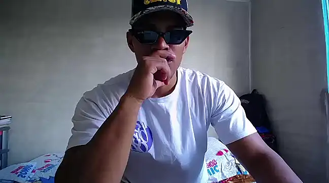 Snapshot of teddyfit19cm chatting on March 2025 12:33:02 PM teddyfit19cm online show from March 2025 12:33:02 PM