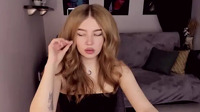 ViolettaLopez online show from December 2024 02:39:01 PM