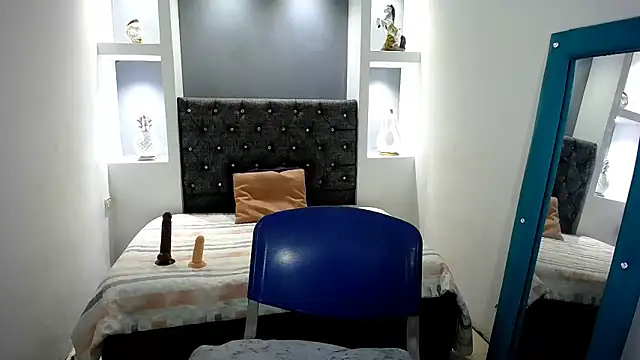 sexy latynx online show from November 2025 03:36:01 PM