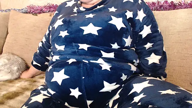 Amy August online show from December 2025 07:25:02 AM