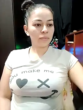 mayhott2 online show from December 2024 11:46:02 PM