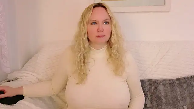 Sarah4you online show from December 2025 09:42:02 PM