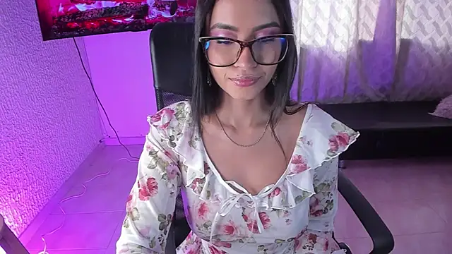 PaulinaBelushi online show from April 2026 09:04:01 PM