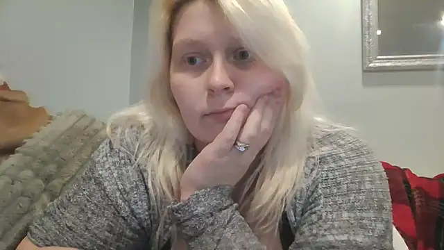 Snapshot of rachyyymarie chatting on December 2024 10:15:01 PM rachyyymarie online show from December 2024 10:15:01 PM