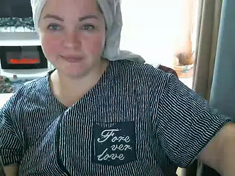 Snapshot of cute__cherry chatting on December 2024 11:07:01 AM cute cherry online show from December 2024 11:07:01 AM