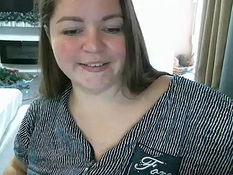 Snapshot of cute__cherry chatting on December 2024 01:01:02 PM cute cherry online show from December 2024 01:01:02 PM