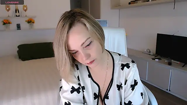 Tilly Eliot online show from September 2025 01:58:02 PM