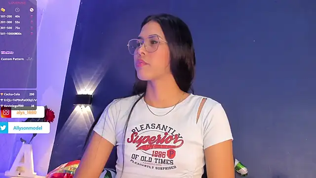 Snapshot of alysson_18 chatting on December 2024 05:31:02 PM alysson 18 online show from December 2024 05:31:02 PM