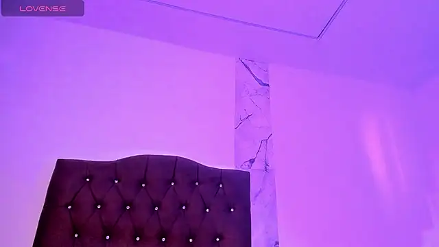 alysson 18 online show from November 2025 01:12:02 PM