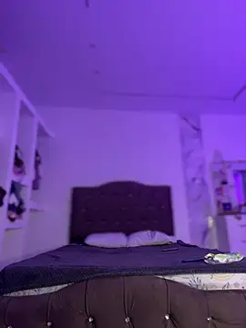 alysson 18 online show from July 2026 01:37:01 PM