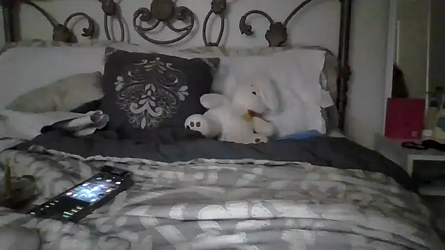 Snapshot of persephone332 chatting on October 2025 06:01:01 AM persephone332 online show from October 2025 06:01:01 AM