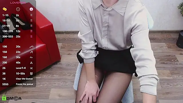 VickyGolden online show from November 2025 04:40:01 AM