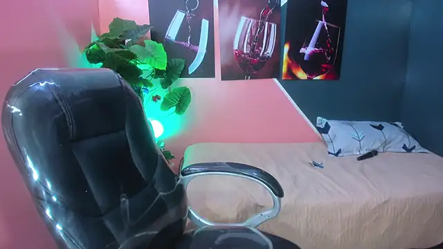 Snapshot of pearl_weet chatting on December 2024 06:01:02 PM pearl weet online show from December 2024 06:01:02 PM