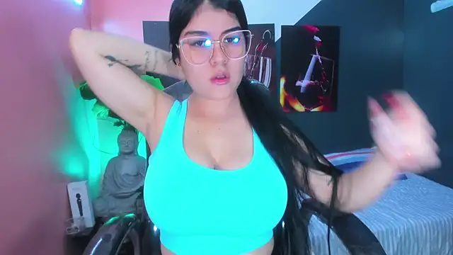 Snapshot of pearl_weet chatting on December 2024 06:16:01 PM pearl weet online show from December 2024 06:16:01 PM