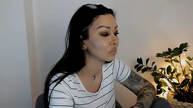 Xentthia online show from April 2026 02:18:02 PM