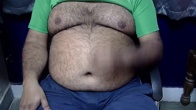 Snapshot of hairysubcub_70 chatting on January 2025 04:10:01 AM hairysubcub 70 online show from January 2025 04:10:01 AM
